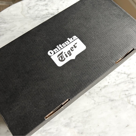 Onitsuka Tiger Limited Edition White Custom Sneakers Womens size 7 NWT - Picture 10 of 10